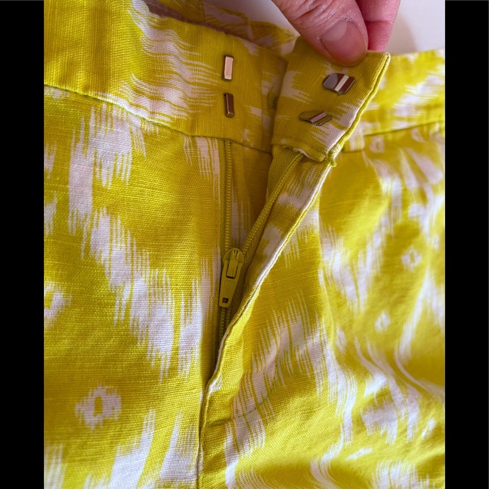 BANANA REPUBLIC Women’s Ryan Fit Linen Blend Yellow Shorts size 6 - Picture 4 of 8